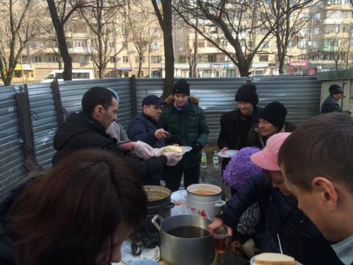 Feeding-homeless-in-Zaporizhe